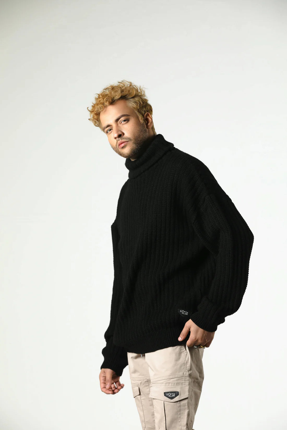 HIGH NECK KNIT SWEATER (BLACK)